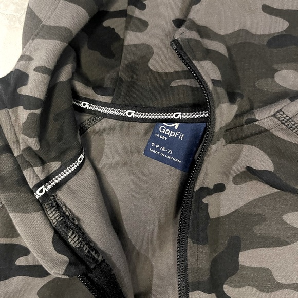 GapFit Kids Fit Tech Hoodie Size 6-7 - Picture 2 of 3